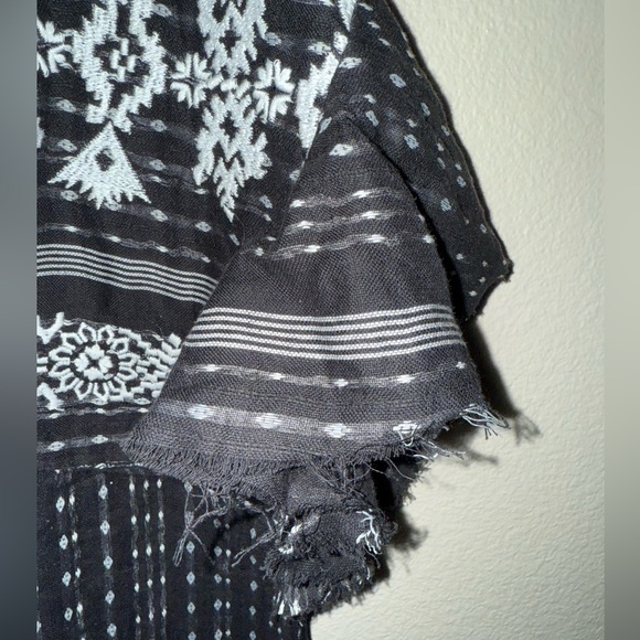 Sundance Black & White Gauze Material Embroidered V Neck Short Sleeve Top XL - Picture 2 of 4